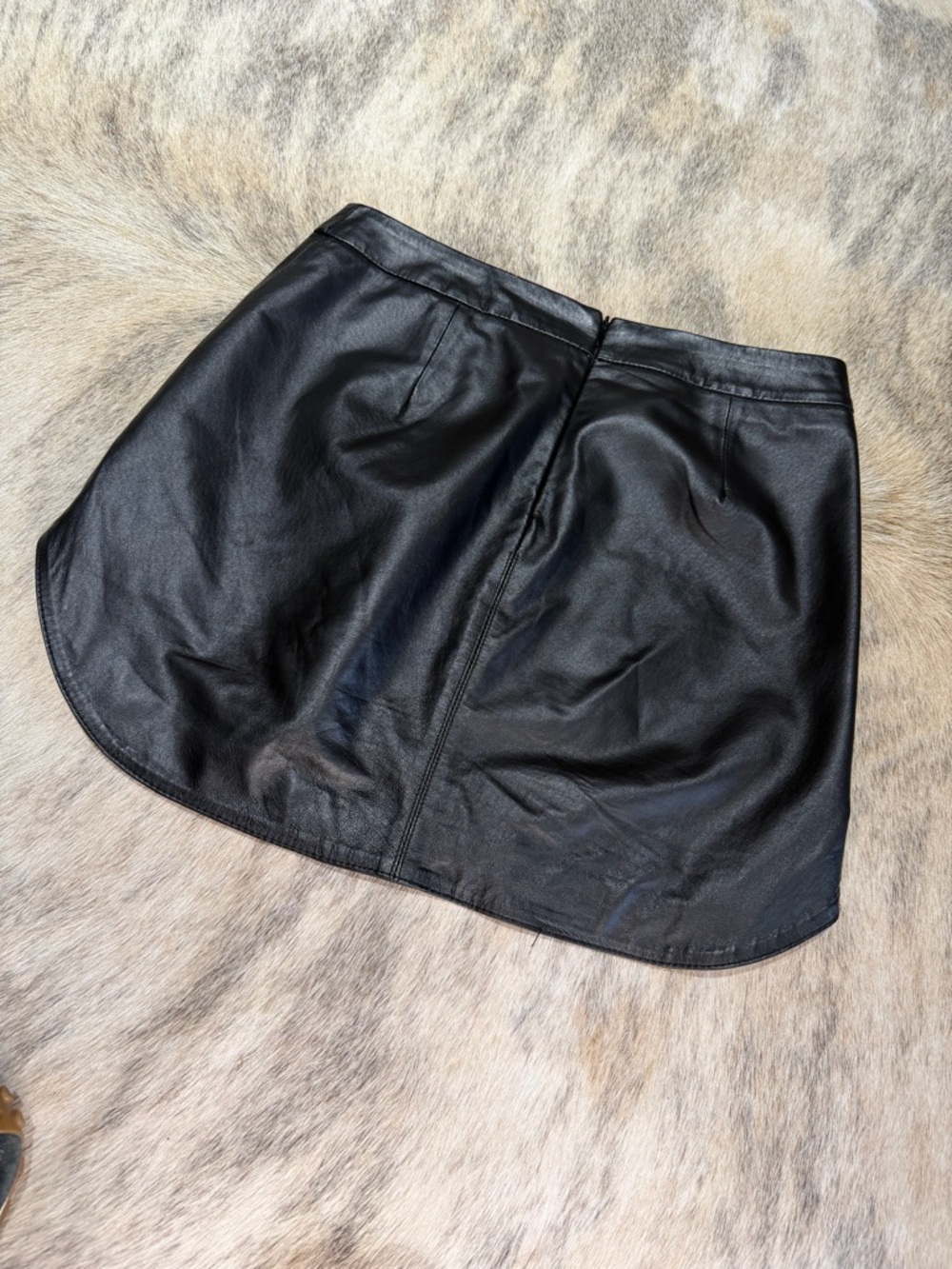 BB Dakota Black Genuine Leather Mini Skirt Curved Hem Shirttail Size 2 - Picture 6 of 9